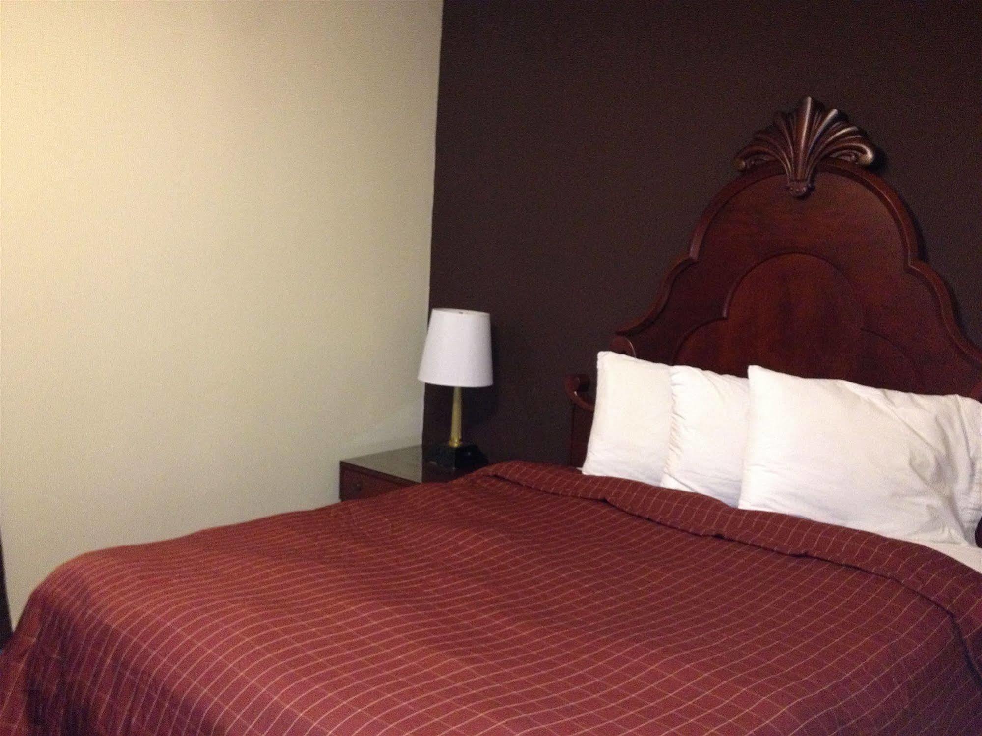 Midtown Motel & Suites มองก์ตัน ภายนอก รูปภาพ