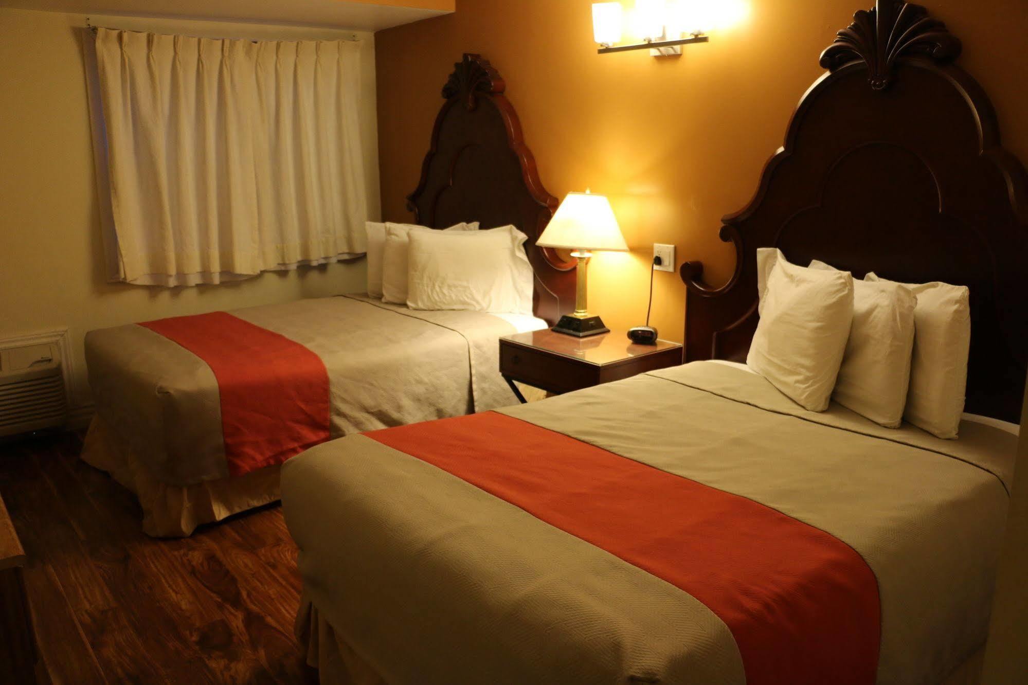 Midtown Motel & Suites มองก์ตัน ภายนอก รูปภาพ