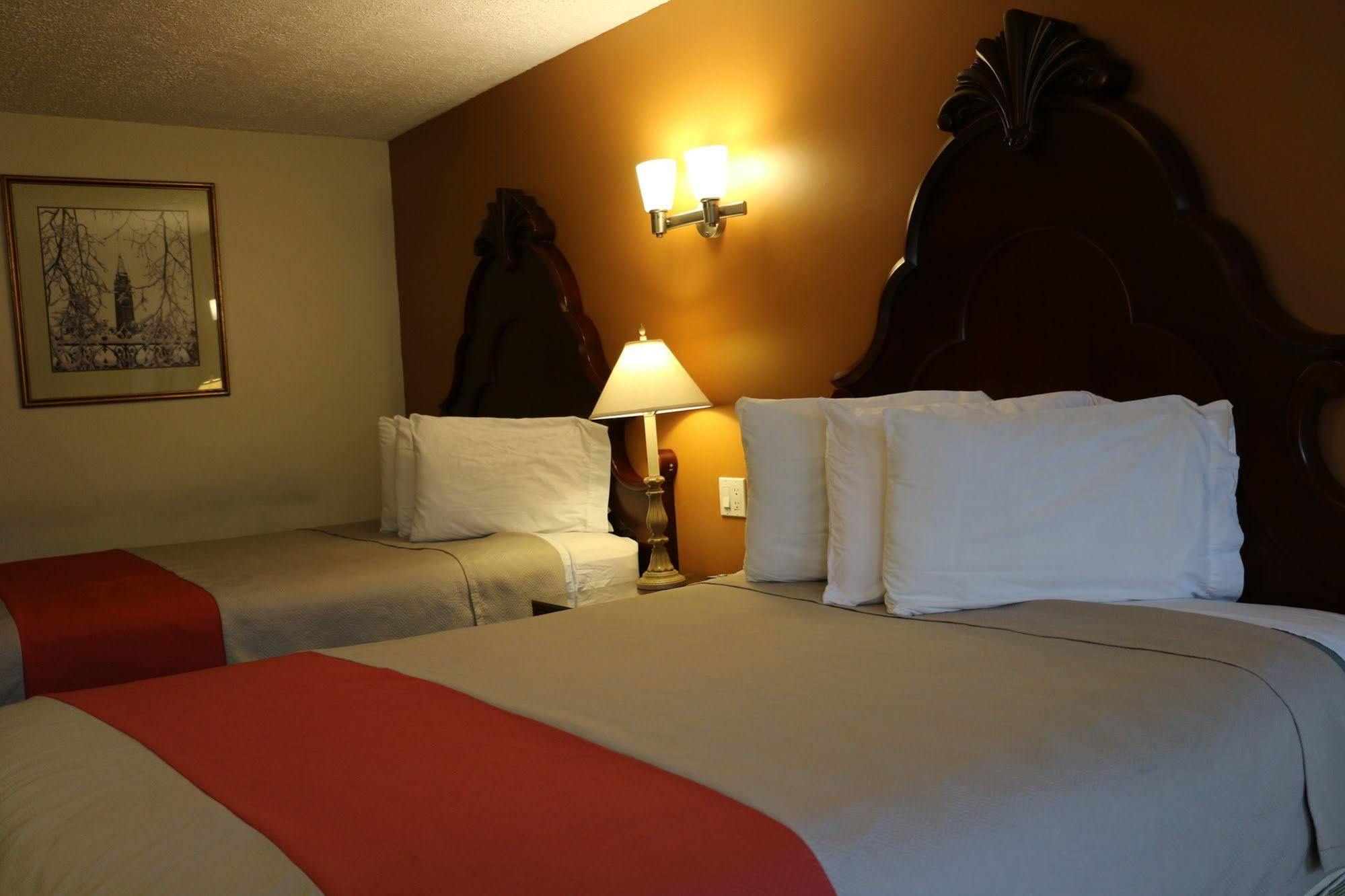 Midtown Motel & Suites มองก์ตัน ภายนอก รูปภาพ